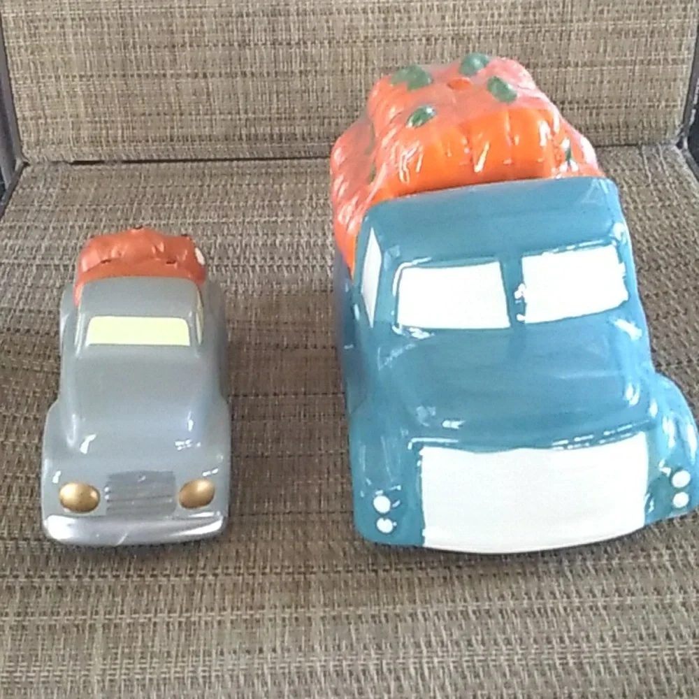 Ceramic Pumpkin Truck Cookie Jar & Small Truck Decoration (Set of 2)